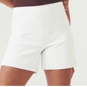 NEW !! SPANX Classic white shorts, 6’